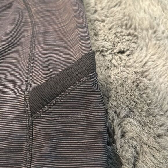 LULULEMON 3/4 LEGGINGS - Picture 6 of 7